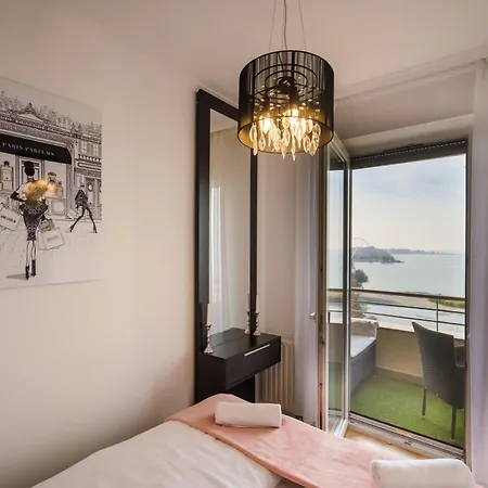 Myflat Club 218 Gold7 Wellness Apartment *